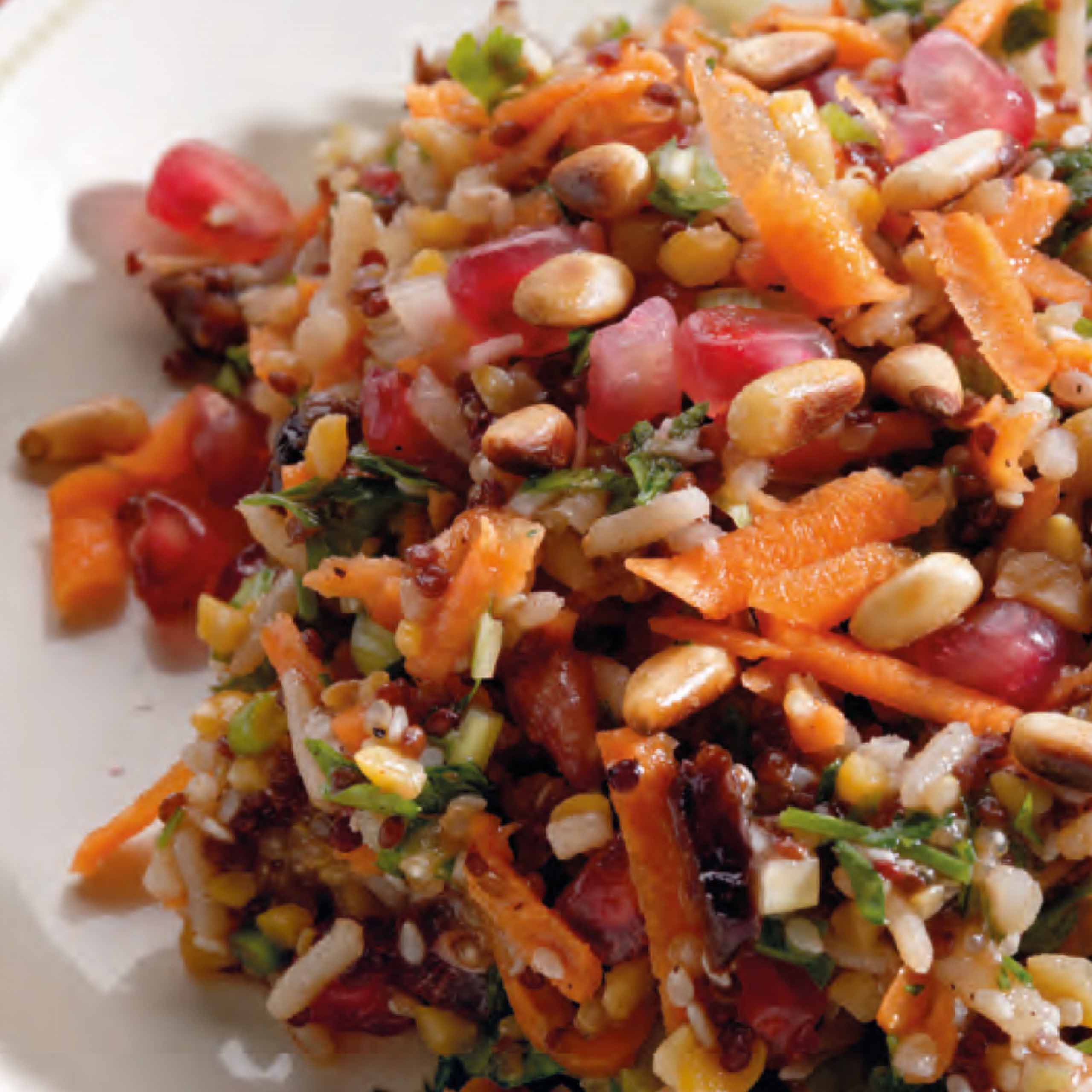 Salat mit Quinoa, Granatapfel und Pinienkernen – Peraco